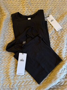 ALO Yoga Black Short Sleeve Tee